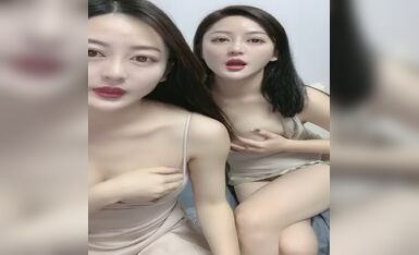 颜值绝美姐妹花，向世人展示曼妙身姿